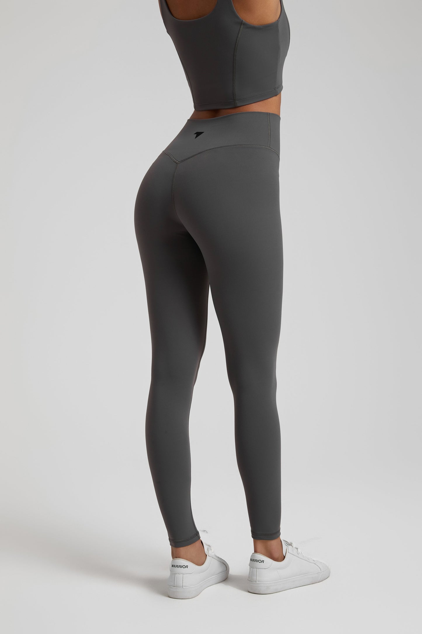 dark grey v-contour legging